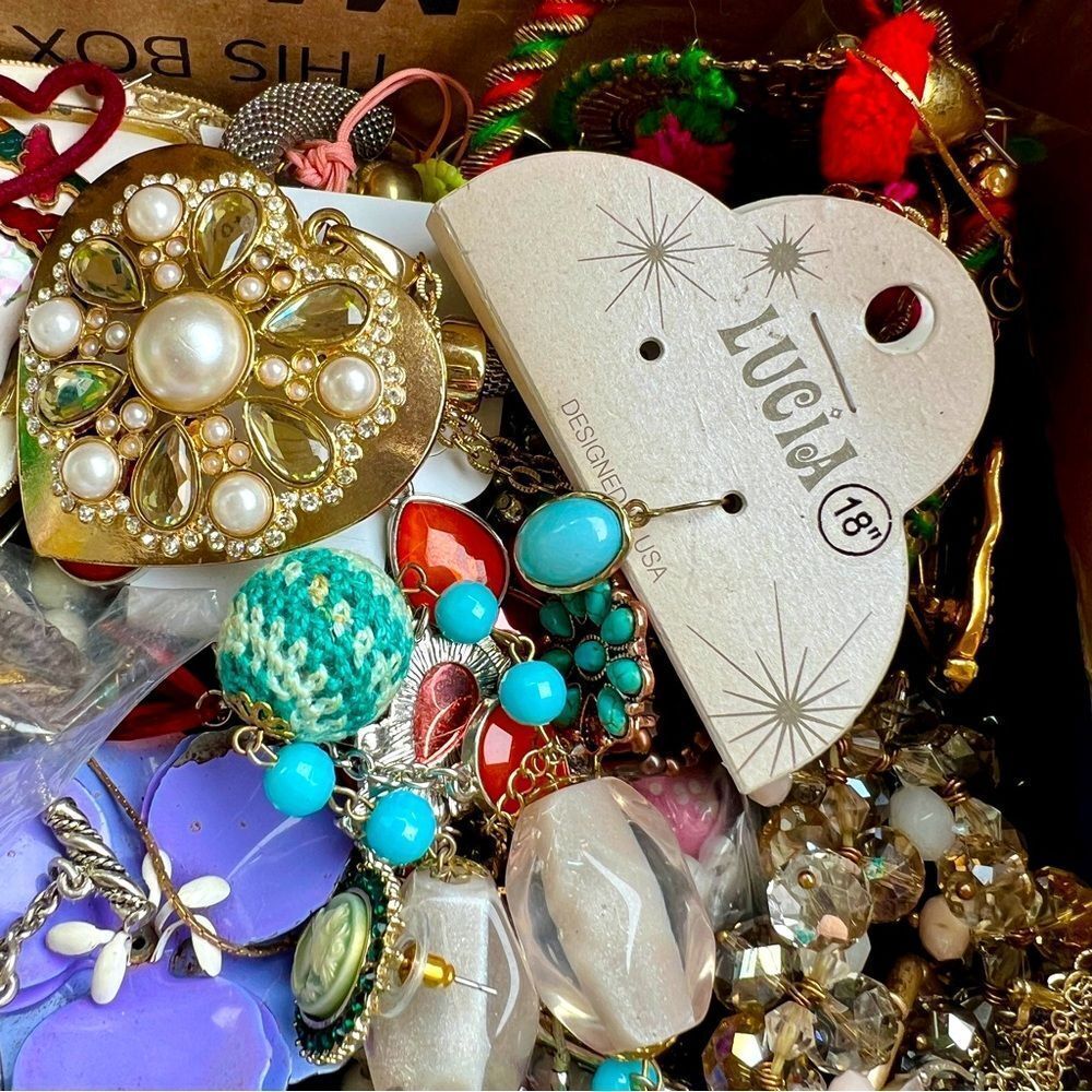 🎁 2 LB unsearched untested junk jewelry lot~ junk wearable craft repair - Picture 5 of 10